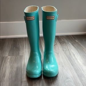 Hunter Women’s Tall Gloss Rain Boots